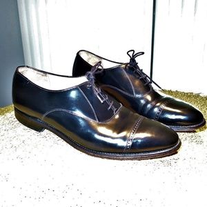 J and M Black cap toe dress shoes